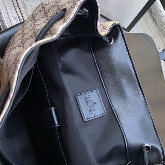 Gucci GG Supreme Backpack - Picture 2 of 4